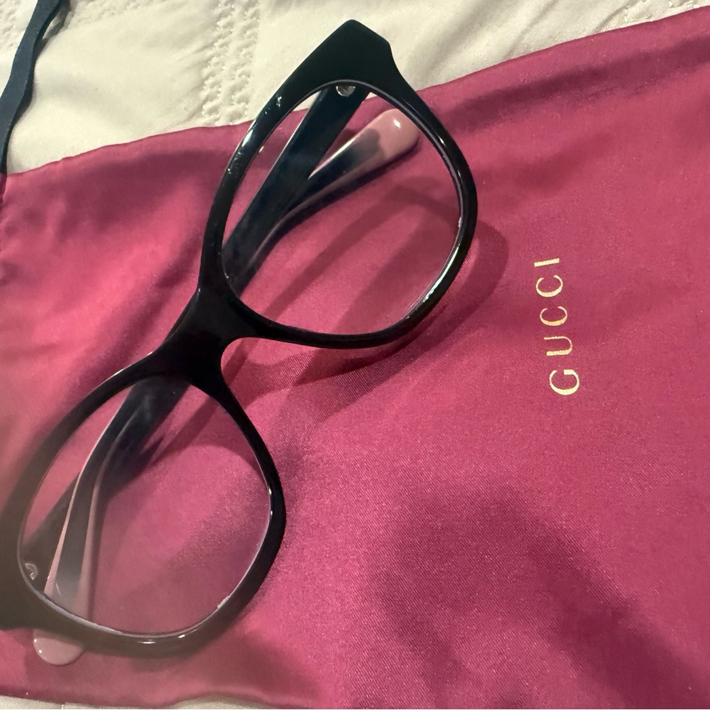 Gucci Women's Elegant Black Frames - image 1